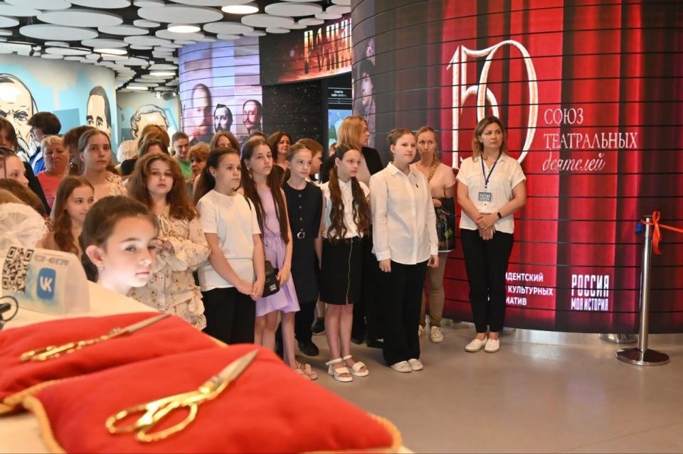 От истоков до современности: в Донецке открылась мультимедийная выставка о жизни артистов театра От истоков до современности: в Донецке открылась мультимедийная выставка о жизни артистов театра