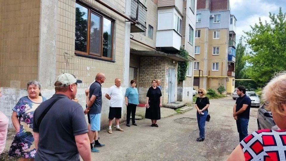 Заместители главы администрации Шахтерского муниципального округа провели встречу с гражданами