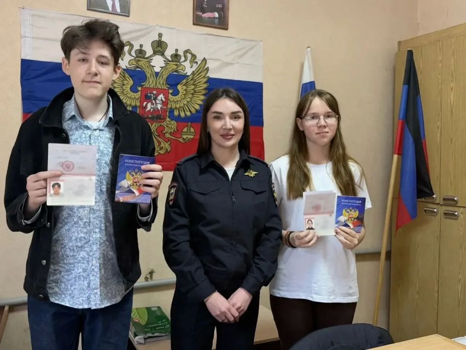 В Горловке состоялась торжественная церемония вручения паспортов гражданина Российской Федерации