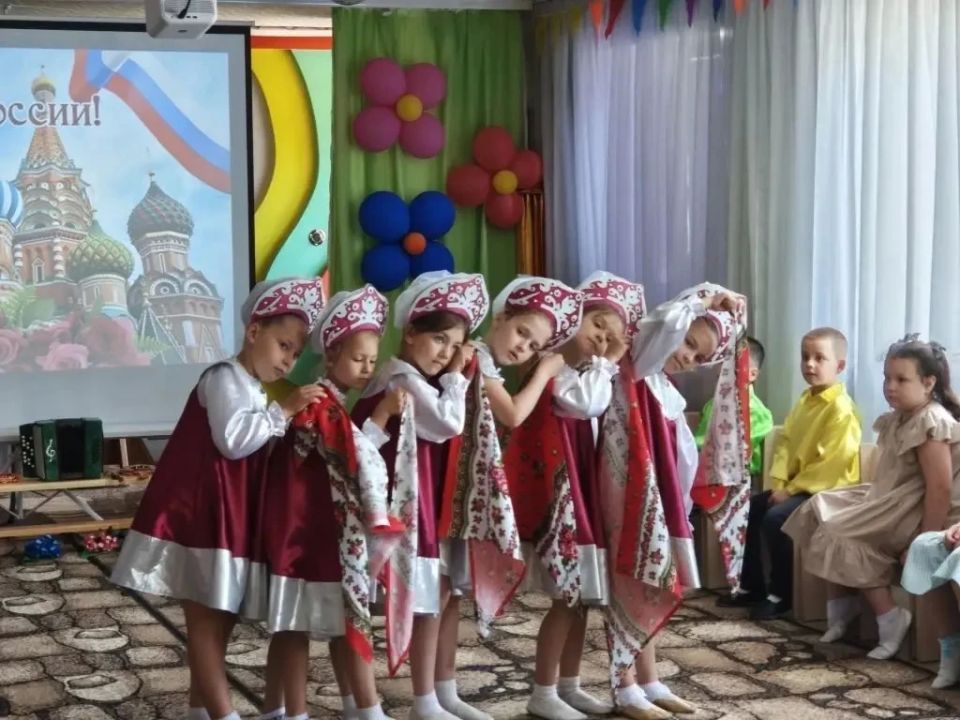Наталья Бегуненко: В дошкольных учреждениях Петровского района прошли праздничные мероприятия, приуроченные к празднованию Дня России Наталья Бегуненко: В дошкольных учреждениях Петровского района прошли праздничные мероприятия, приуроченные к празднованию Дня России