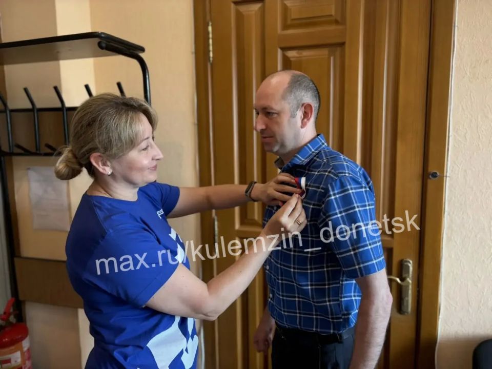 Алексей Кулемзин: Под флагом России: Акция активистов объединила горожан перед праздником Алексей Кулемзин: Под флагом России: Акция активистов объединила горожан перед праздником