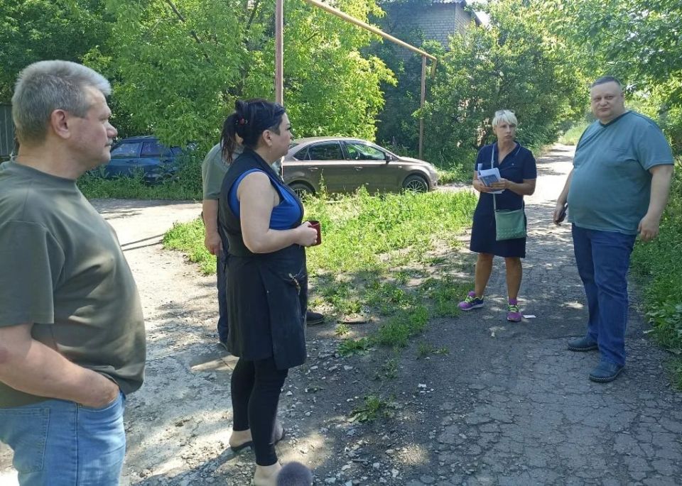 Иван Адамец: В рамках партийного проекта «Управдом» заместитель руководителя районной управы Алексей Шлапак совместно с представителями Единого регионального фонда по обслуживанию многоквартирных домов провёл встречу с... Иван Адамец: В рамках партийного проекта «Управдом» заместитель руководителя районной управы Алексей Шлапак совместно с представителями Единого регионального фонда по обслуживанию многоквартирных домов провёл встречу с...