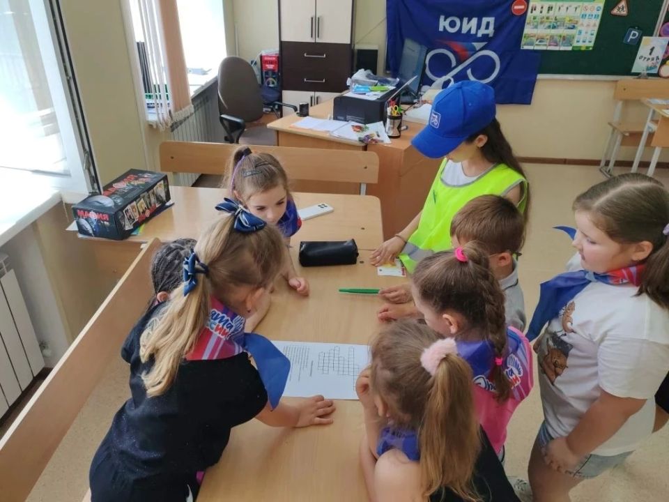 В Старобешевской школе № 1 напомнили детям о ПДД В Старобешевской школе № 1 напомнили детям о ПДД