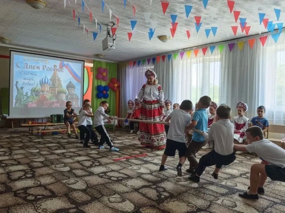 Наталья Бегуненко: В дошкольных учреждениях Петровского района прошли праздничные мероприятия, приуроченные к празднованию Дня России Наталья Бегуненко: В дошкольных учреждениях Петровского района прошли праздничные мероприятия, приуроченные к празднованию Дня России