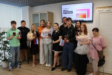Торжественно вручили первые паспорта юным гражданам в преддверии Дня России