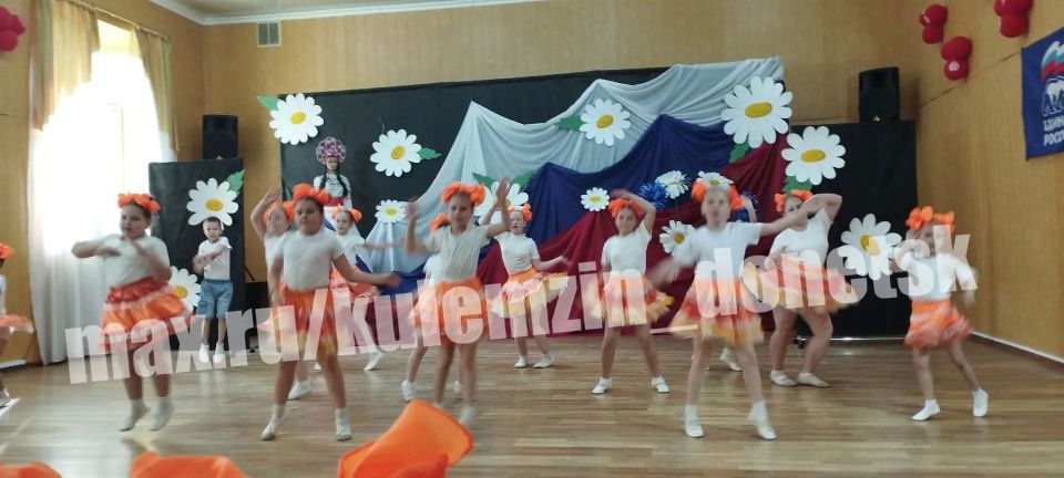 Сегодня во Дворце культуры «Смолянка», в рамках проекта «Культура малой родины» партии «Единая Россия», состоялся праздничный концерт «Русские напевы», посвященный Дню России Сегодня во Дворце культуры «Смолянка», в рамках проекта «Культура малой родины» партии «Единая Россия», состоялся праздничный концерт «Русские напевы», посвященный Дню России