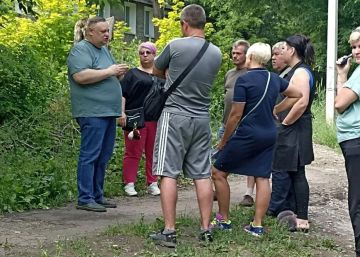 Иван Адамец: В рамках партийного проекта «Управдом» заместитель руководителя районной управы Алексей Шлапак совместно с представителями Единого регионального фонда по обслуживанию многоквартирных домов провёл встречу с...