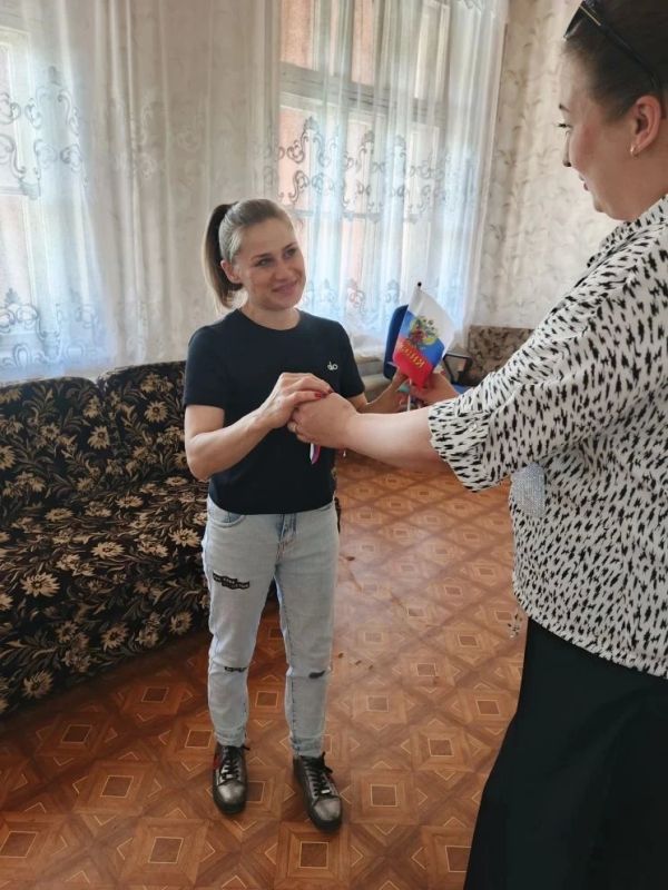 В Никитовском внутригородском районе города Горловка прошла патриотическая акция «Российский триколор» В Никитовском внутригородском районе города Горловка прошла патриотическая акция «Российский триколор»