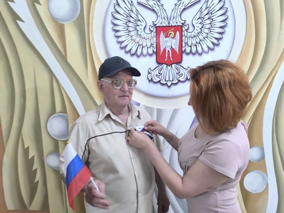 В Никитовском внутригородском районе города Горловка прошла патриотическая акция «Российский триколор» В Никитовском внутригородском районе города Горловка прошла патриотическая акция «Российский триколор»