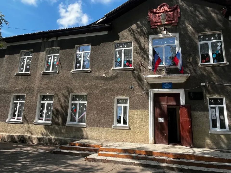 В Центрально-Городском районе Горловки прошла Всероссийская акция «Окна России» В Центрально-Городском районе Горловки прошла Всероссийская акция «Окна России»