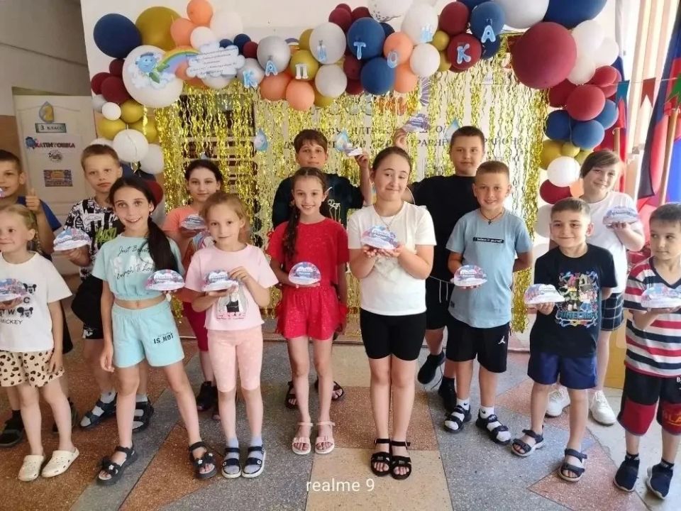 11 июня, в преддверии главного государственного праздника – Дня России, образовательные учреждения Мангушского муниципального округа наполнились атмосферой патриотизма, гордости и единения 11 июня, в преддверии главного государственного праздника – Дня России, образовательные учреждения Мангушского муниципального округа наполнились атмосферой патриотизма, гордости и единения