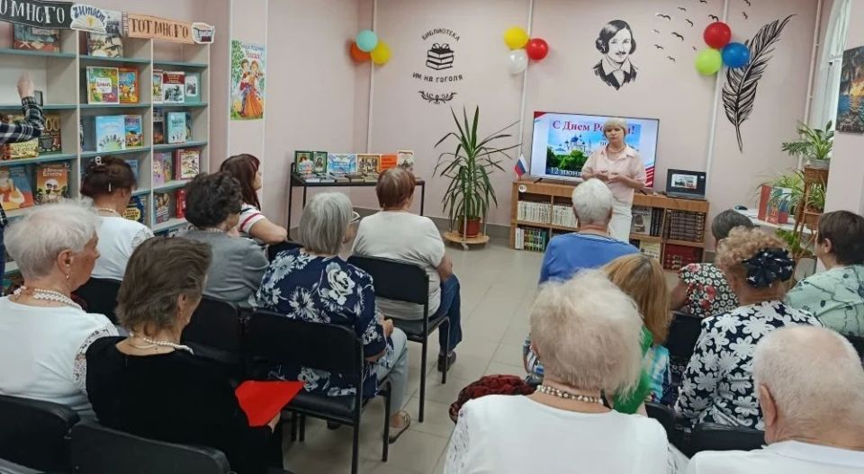 Для пожилых мариупольцев провели информационный час «Великие люди России»