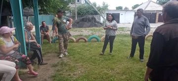 Вчера первый заместитель главы муниципального образования городского округа Харцызск Виктория Рогожина провела внеплановую встречу с активными жителями улицы Красная