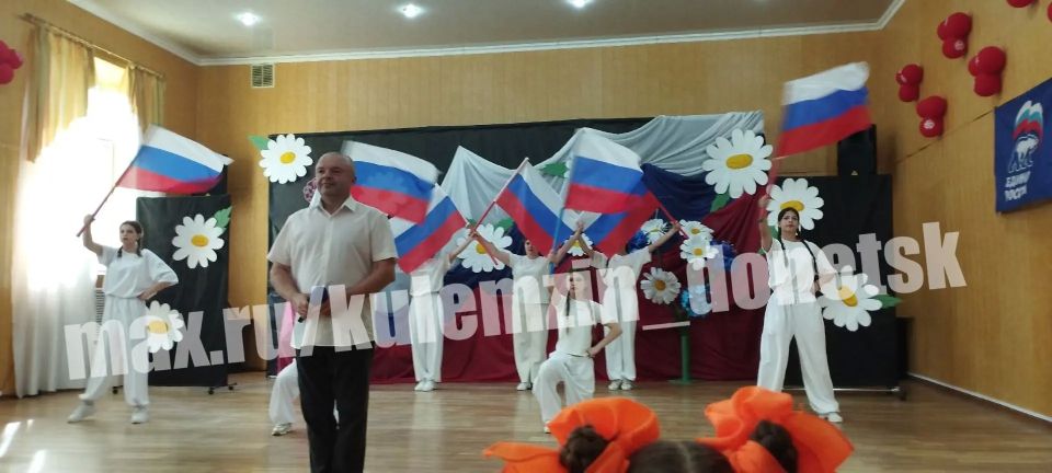 Сегодня во Дворце культуры «Смолянка», в рамках проекта «Культура малой родины» партии «Единая Россия», состоялся праздничный концерт «Русские напевы», посвященный Дню России Сегодня во Дворце культуры «Смолянка», в рамках проекта «Культура малой родины» партии «Единая Россия», состоялся праздничный концерт «Русские напевы», посвященный Дню России