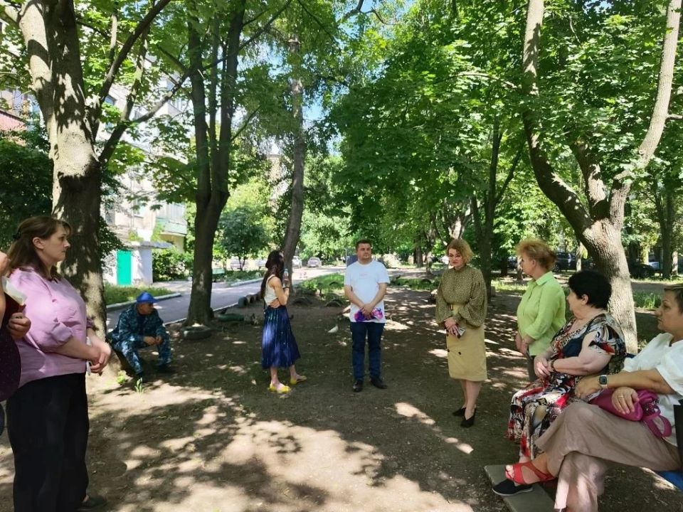 В Шахтерске провели встречу с жителями микрорайона 7 в рамках проекта «Управдом» В Шахтерске провели встречу с жителями микрорайона 7 в рамках проекта «Управдом»