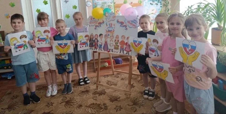 Россия – Родина моя!. В преддверии одного из самых значимых государственных праздников — Дня России, который ежегодно отмечается 12 июня, дошкольные образовательные учреждения городского округа Енакиево наполнились... Россия – Родина моя!. В преддверии одного из самых значимых государственных праздников — Дня России, который ежегодно отмечается 12 июня, дошкольные образовательные учреждения городского округа Енакиево наполнились...
