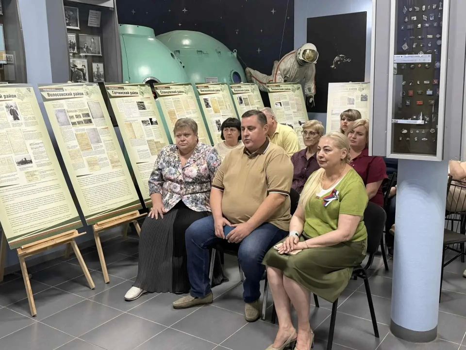 Открытие планшетной выставки «Ленинградская область в годы Великой Отечественной войны и оккупации немецко-фашистскими захватчиками» Открытие планшетной выставки «Ленинградская область в годы Великой Отечественной войны и оккупации немецко-фашистскими захватчиками»