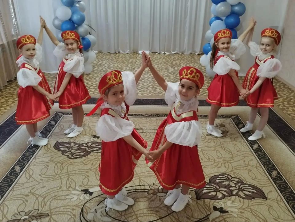 Россия – Родина моя!. В преддверии одного из самых значимых государственных праздников — Дня России, который ежегодно отмечается 12 июня, дошкольные образовательные учреждения городского округа Енакиево наполнились...