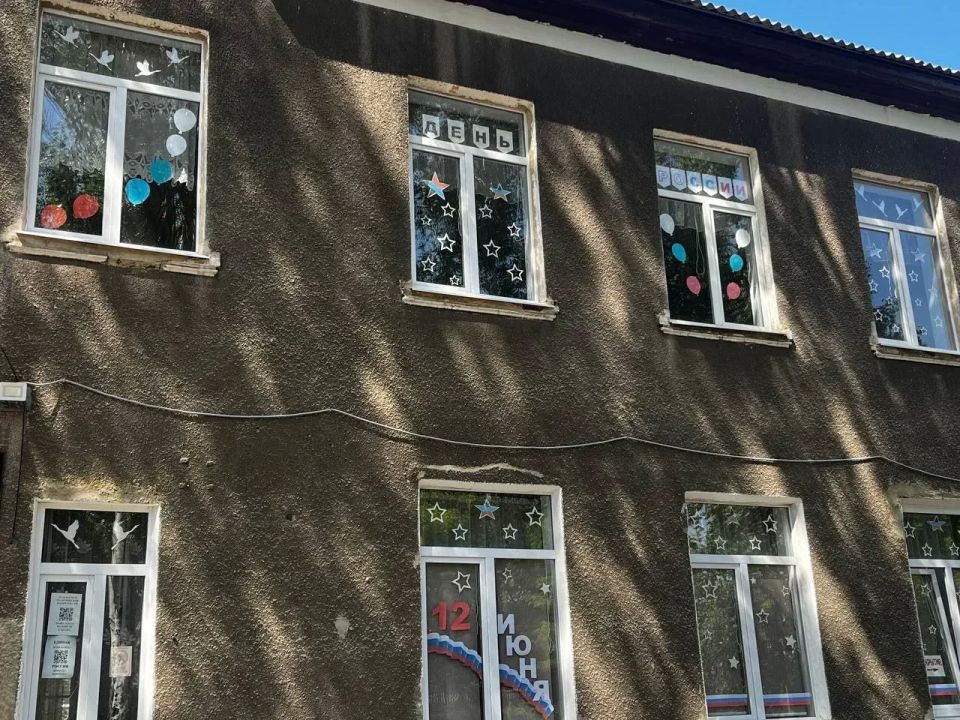 В Центрально-Городском районе Горловки прошла Всероссийская акция «Окна России» В Центрально-Городском районе Горловки прошла Всероссийская акция «Окна России»