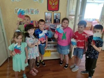 В дошкольных общеобразовательных учреждениях Кировского района в преддверии празднования Дня России прошли праздничные мероприятия