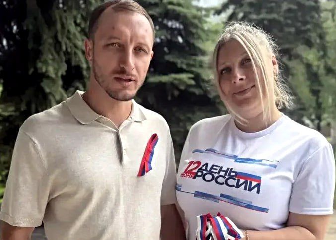 «Мой Триколор». В преддверии Дня России сотрудники управы Куйбышевского района поздравили земляков и раздали им ленточки с символикой российского флага «Мой Триколор». В преддверии Дня России сотрудники управы Куйбышевского района поздравили земляков и раздали им ленточки с символикой российского флага