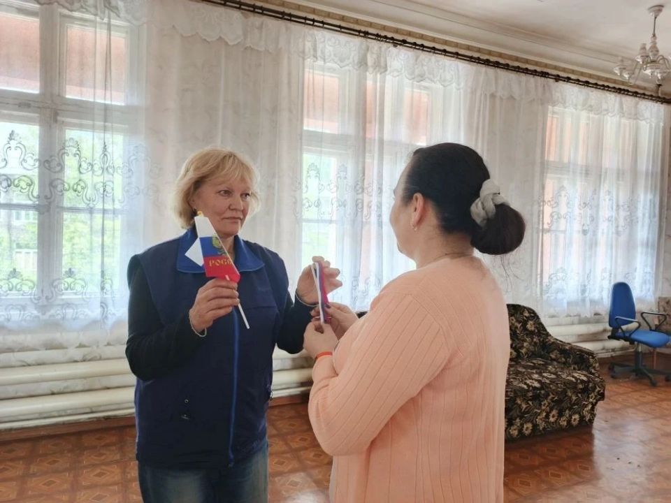 В Никитовском внутригородском районе города Горловка прошла патриотическая акция «Российский триколор» В Никитовском внутригородском районе города Горловка прошла патриотическая акция «Российский триколор»
