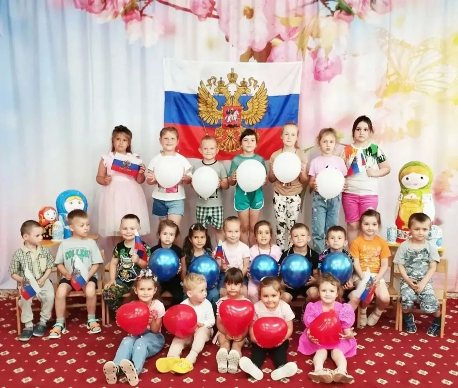 11 июня, в преддверии главного государственного праздника – Дня России, образовательные учреждения Мангушского муниципального округа наполнились атмосферой патриотизма, гордости и единения 11 июня, в преддверии главного государственного праздника – Дня России, образовательные учреждения Мангушского муниципального округа наполнились атмосферой патриотизма, гордости и единения