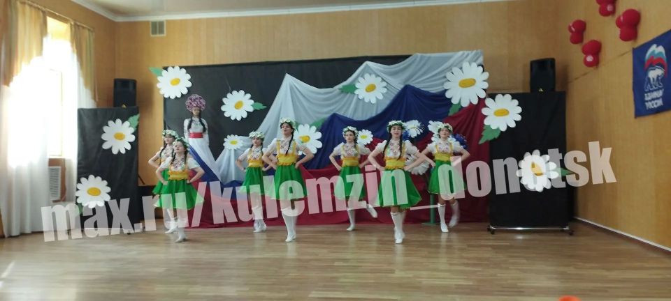 Сегодня во Дворце культуры «Смолянка», в рамках проекта «Культура малой родины» партии «Единая Россия», состоялся праздничный концерт «Русские напевы», посвященный Дню России Сегодня во Дворце культуры «Смолянка», в рамках проекта «Культура малой родины» партии «Единая Россия», состоялся праздничный концерт «Русские напевы», посвященный Дню России