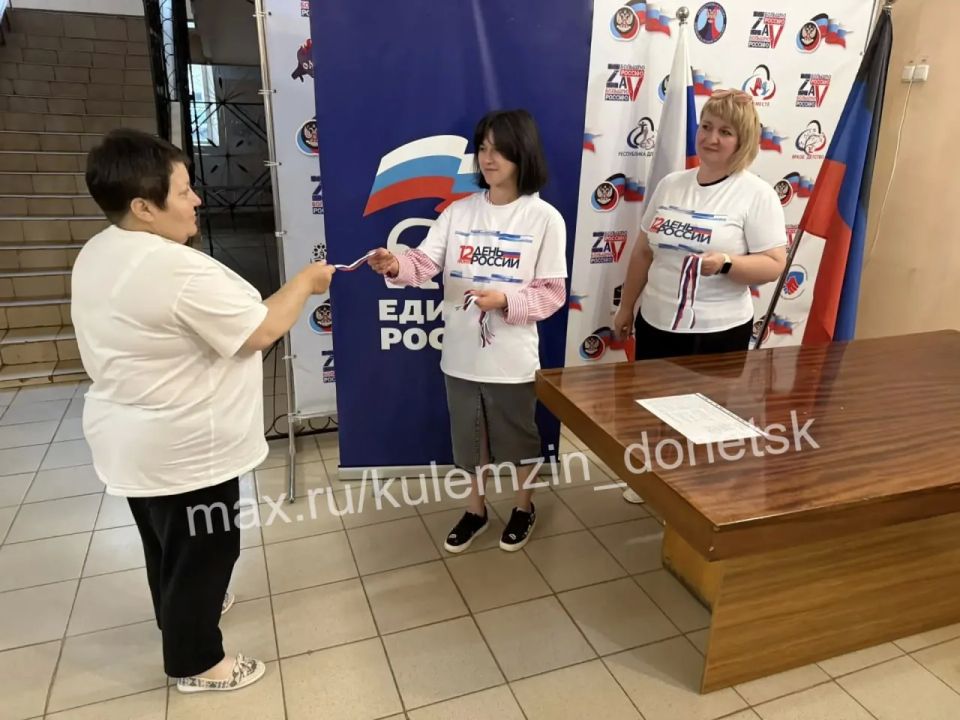 Алексей Кулемзин: Под флагом России: Акция активистов объединила горожан перед праздником Алексей Кулемзин: Под флагом России: Акция активистов объединила горожан перед праздником
