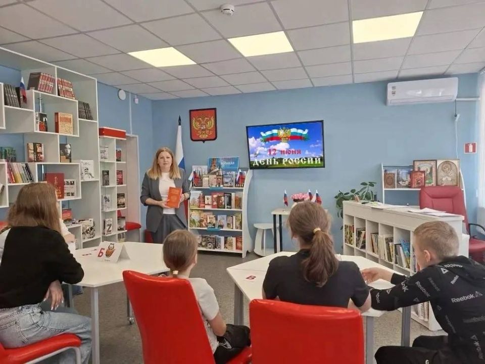 В преддверии Дня России в клубе села Бирюки прошёл исторический круиз под названием «Страницы истории великой державы» В преддверии Дня России в клубе села Бирюки прошёл исторический круиз под названием «Страницы истории великой державы»