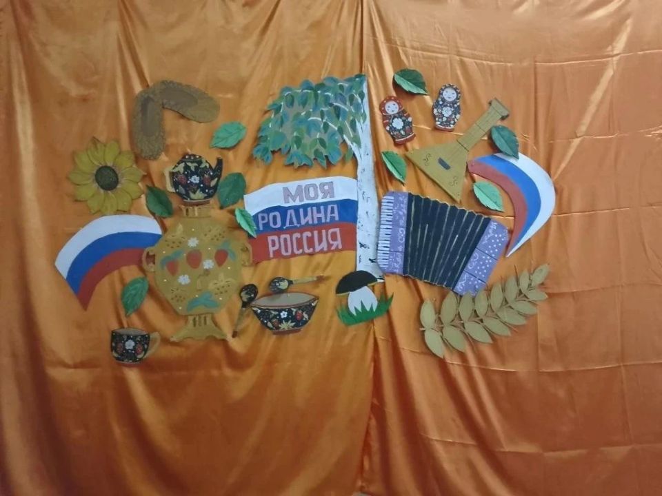 МБУ "Клуб "Комсомолец" г.о.Торез". В преддверии Дня России прошла замечательная выставка детских рисунков под названием "Прекрасна ты, моя Россия!" МБУ "Клуб "Комсомолец" г.о.Торез". В преддверии Дня России прошла замечательная выставка детских рисунков под названием "Прекрасна ты, моя Россия!"