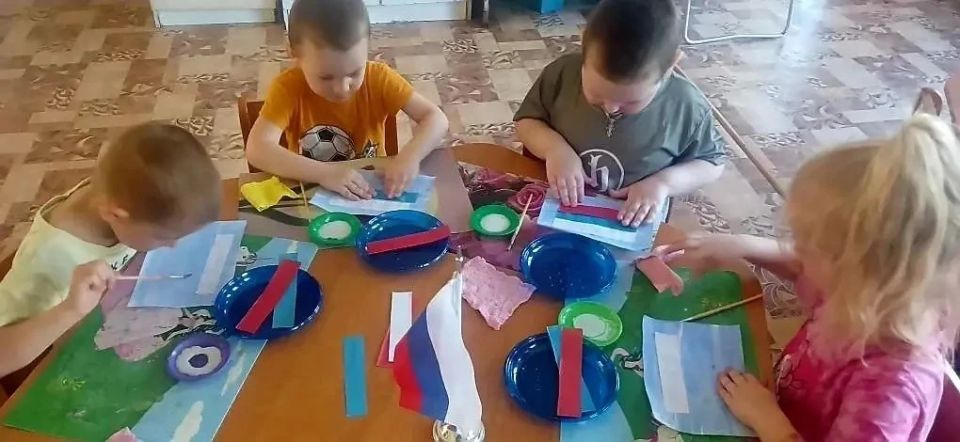 Наталья Бегуненко: В дошкольных учреждениях Петровского района прошли праздничные мероприятия, приуроченные к празднованию Дня России Наталья Бегуненко: В дошкольных учреждениях Петровского района прошли праздничные мероприятия, приуроченные к празднованию Дня России