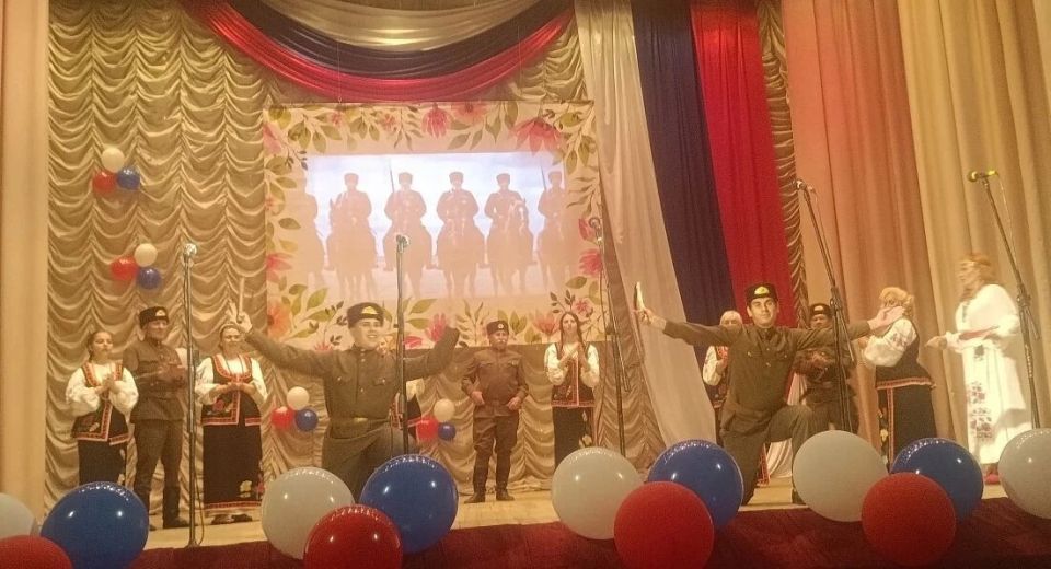 Наталья Бегуненко: В Петровском районе во Дворце культуры им. Г.И. Петровского состоялась концертная программа «Народы едины под солнцем России», приуроченная к празднованию Дня России Наталья Бегуненко: В Петровском районе во Дворце культуры им. Г.И. Петровского состоялась концертная программа «Народы едины под солнцем России», приуроченная к празднованию Дня России