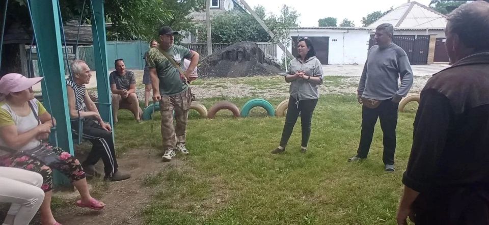 Вчера первый заместитель главы муниципального образования городского округа Харцызск Виктория Рогожина провела внеплановую встречу с активными жителями улицы Красная