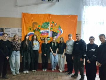 МБУ "Клуб "Комсомолец" г.о.Торез". В преддверии Дня России прошла замечательная выставка детских рисунков под названием "Прекрасна ты, моя Россия!"