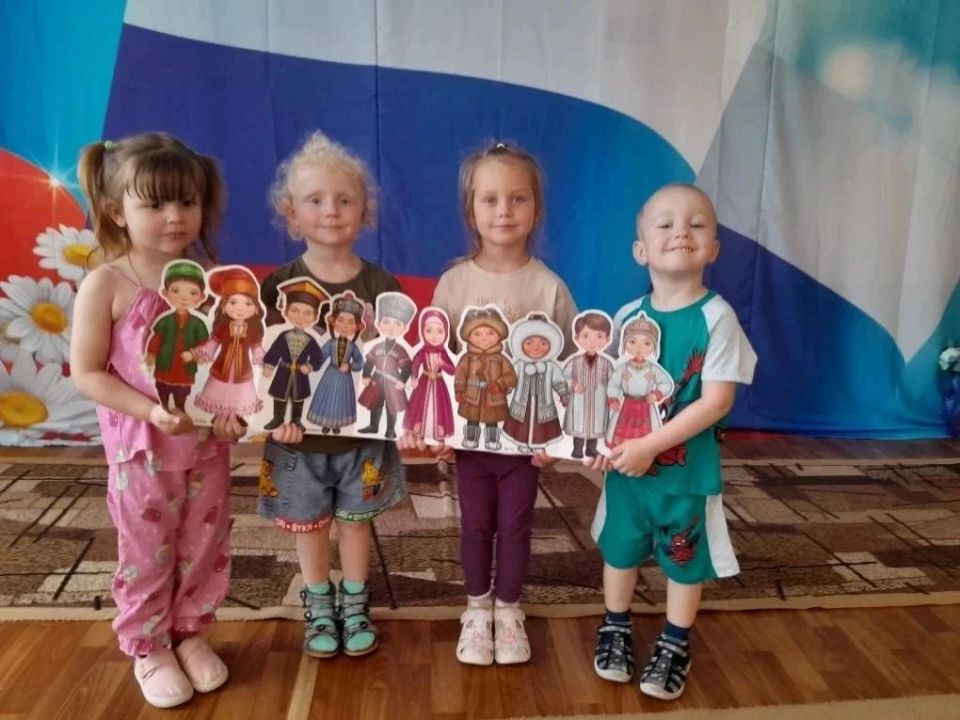 Россия – Родина моя!. В преддверии одного из самых значимых государственных праздников — Дня России, который ежегодно отмечается 12 июня, дошкольные образовательные учреждения городского округа Енакиево наполнились... Россия – Родина моя!. В преддверии одного из самых значимых государственных праздников — Дня России, который ежегодно отмечается 12 июня, дошкольные образовательные учреждения городского округа Енакиево наполнились...