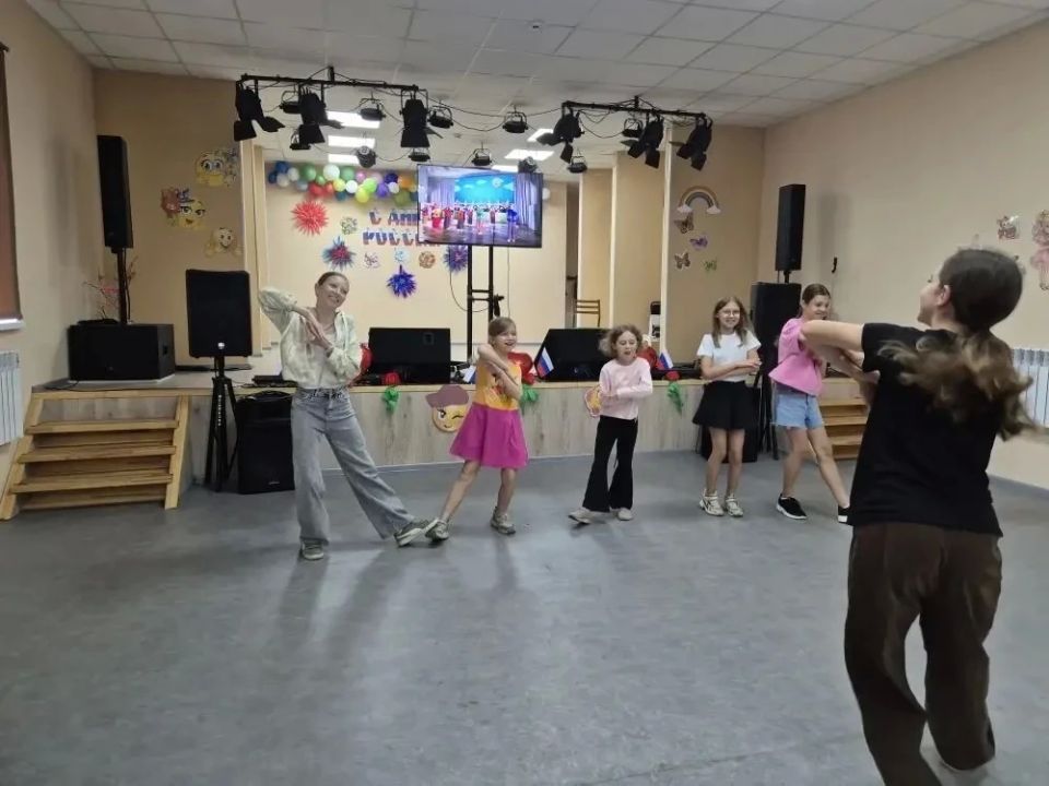 11 июня, в преддверии главного государственного праздника – Дня России, образовательные учреждения Мангушского муниципального округа наполнились атмосферой патриотизма, гордости и единения 11 июня, в преддверии главного государственного праздника – Дня России, образовательные учреждения Мангушского муниципального округа наполнились атмосферой патриотизма, гордости и единения