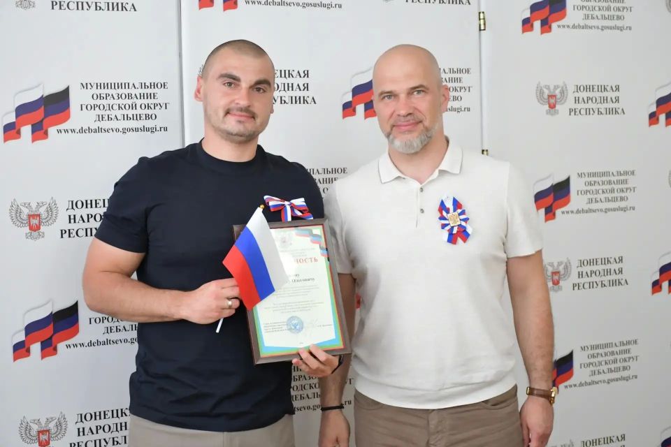 В День России, мы чествуем нашу Родину – страну с уникальной историей и богатейшим культурным, духовным наследием В День России, мы чествуем нашу Родину – страну с уникальной историей и богатейшим культурным, духовным наследием