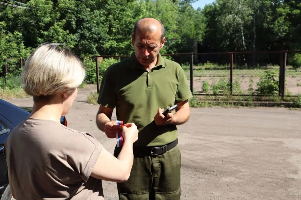 В Центрально-Городском районе Горловки прошла праздничная акция ко Дню России В Центрально-Городском районе Горловки прошла праздничная акция ко Дню России