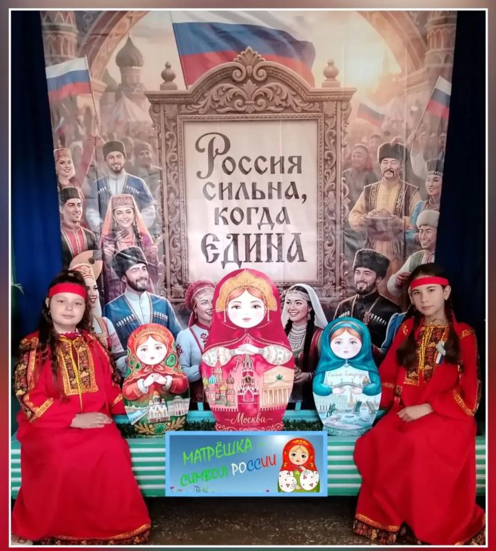Матрешка- символ России. Активистки Жеснкого движения Единой России организовали по всему Волновахскому МО смотр-демонстрацию матрешек для детей Матрешка- символ России. Активистки Жеснкого движения Единой России организовали по всему Волновахскому МО смотр-демонстрацию матрешек для детей