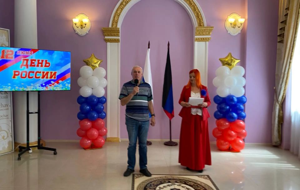 Евгений Поплавский: Сегодня в стенах городского Дворца культуры прошел праздничный концерт ко Дню России Евгений Поплавский: Сегодня в стенах городского Дворца культуры прошел праздничный концерт ко Дню России