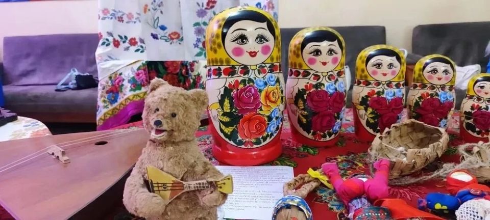 Ко Дню России сотрудники МБУ "Музей истории города Харцызска" подготовили выставку "Моя страна - моя Россия" Ко Дню России сотрудники МБУ "Музей истории города Харцызска" подготовили выставку "Моя страна - моя Россия"