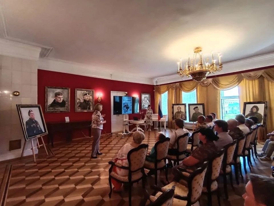 11 июня - ко Дню России и в год единства народов России Донецкий республиканский художественный музей, при поддержке Министерства культуры ДНР, представил гостям и жителям Углича (Ярославская обл.) выставочный проект ... 11 июня - ко Дню России и в год единства народов России Донецкий республиканский художественный музей, при поддержке Министерства культуры ДНР, представил гостям и жителям Углича (Ярославская обл.) выставочный проект ...