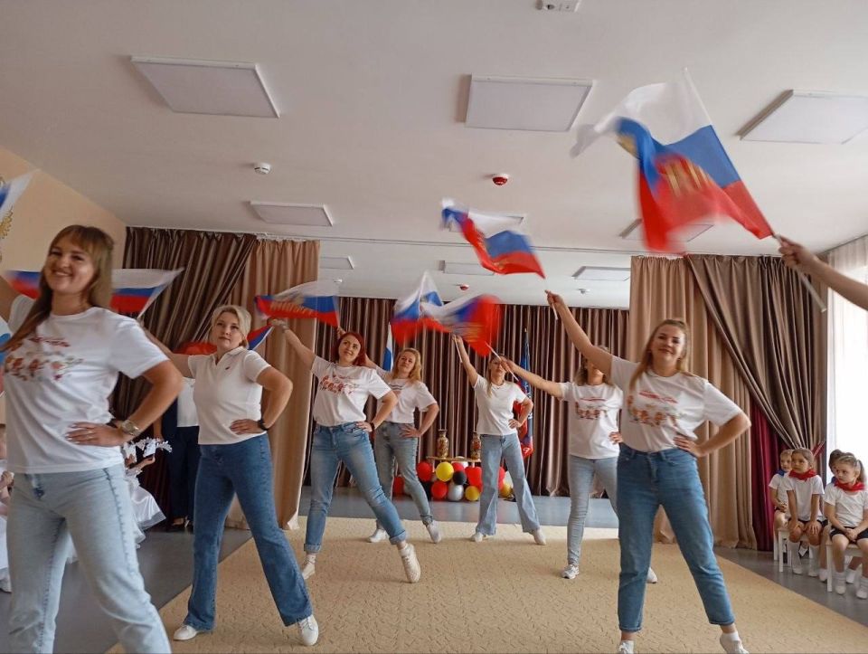 В детском саду № 140 г. Мариуполя прошло патриотическое мероприятие, посвященное Дню России В детском саду № 140 г. Мариуполя прошло патриотическое мероприятие, посвященное Дню России