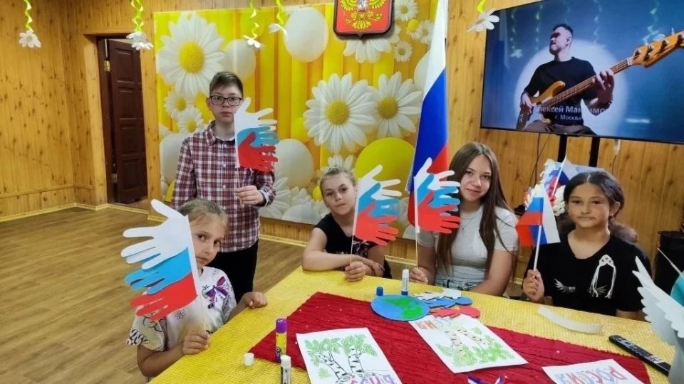 С Днём России: как в Новоазовском муниципальном округе отметили главный государственный праздник С Днём России: как в Новоазовском муниципальном округе отметили главный государственный праздник