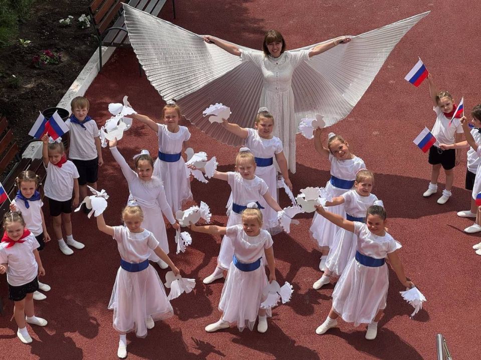 В детском саду № 140 г. Мариуполя прошло патриотическое мероприятие, посвященное Дню России В детском саду № 140 г. Мариуполя прошло патриотическое мероприятие, посвященное Дню России