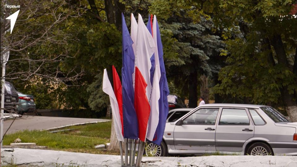 Российский триколор — символ единства и гордости! Российский триколор — символ единства и гордости!