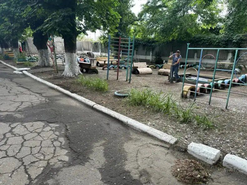 11 июня 2026 года, в рамках проекта «Городская среда», реализуемого Единой Россией , жители Кировского района приняли участие в традиционной экологической акции «Чистый четверг» 11 июня 2026 года, в рамках проекта «Городская среда», реализуемого Единой Россией , жители Кировского района приняли участие в традиционной экологической акции «Чистый четверг»
