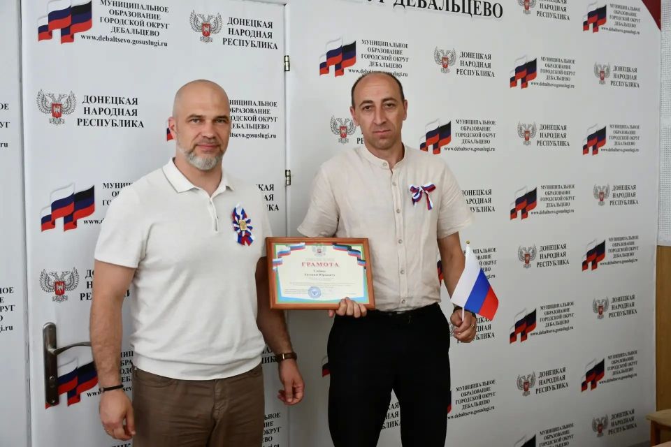 В День России, мы чествуем нашу Родину – страну с уникальной историей и богатейшим культурным, духовным наследием В День России, мы чествуем нашу Родину – страну с уникальной историей и богатейшим культурным, духовным наследием