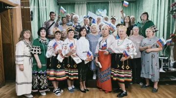 Игорь Мартынов: Россия — Родина моя. В связи с празднованием Дня России в Доме культуры глухих города Енакиево было проведено праздничное мероприятие